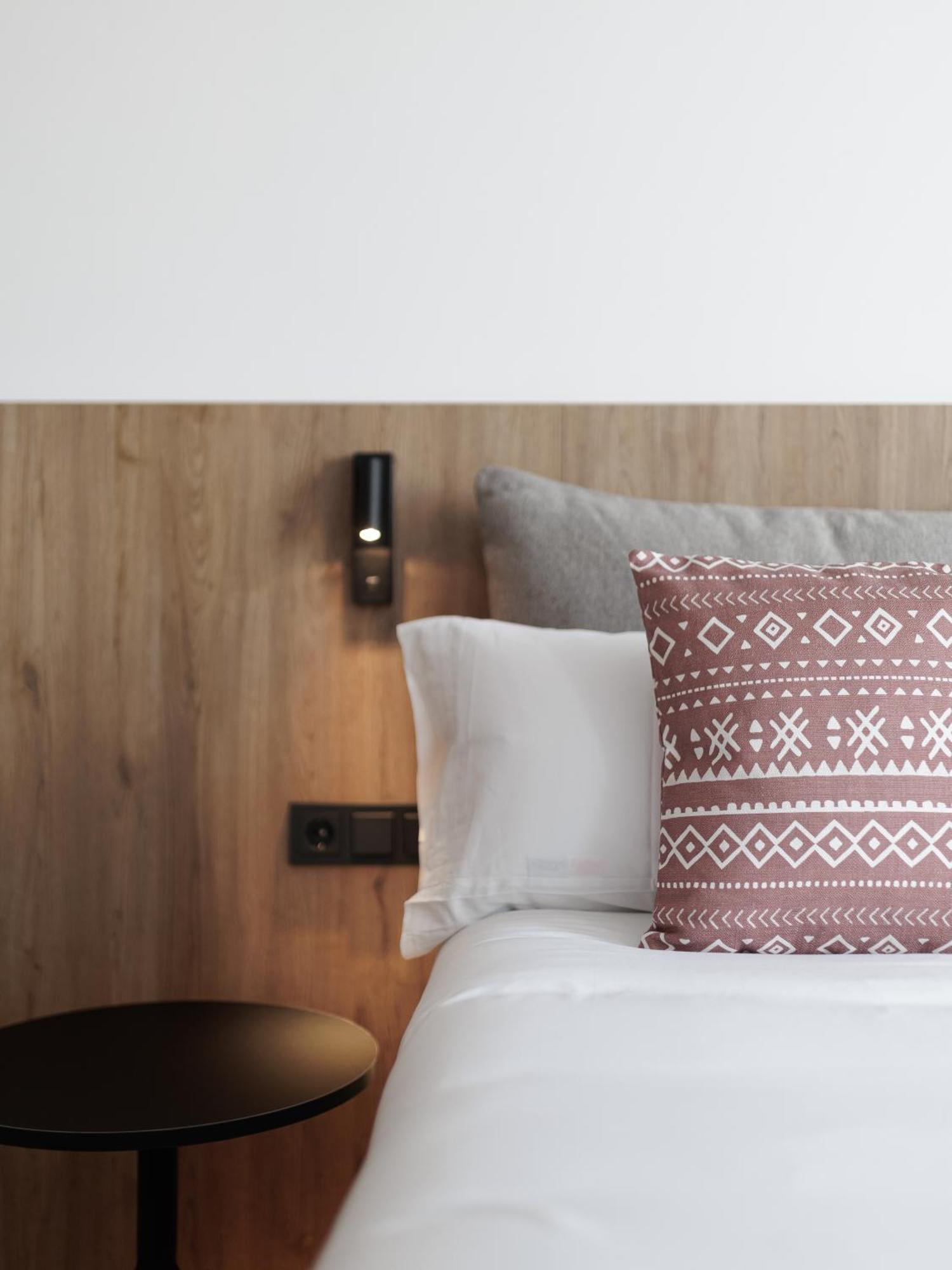 Tembo Barcelona Hotel Sant Adria de Besos Bagian luar foto